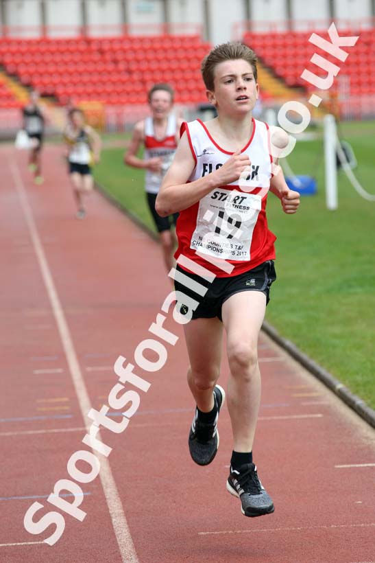 Boys under-13s 1500 metres, North Eastern Champs, Gateshead Stadium. Photo: David T. Hewitson/Sports for All Pics